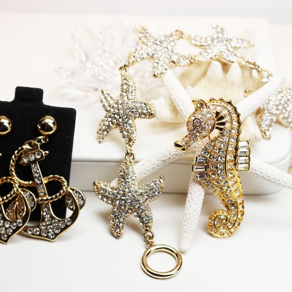 HOST PICK! 🎉 Sparkling Vintage NOLAN MILLER Seahorse Brooch - Picture 7 of 15